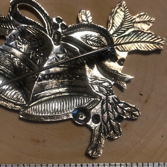 Rare Sterling Silver Bells and Holly Christmas Brooch - Picture 8 of 8
